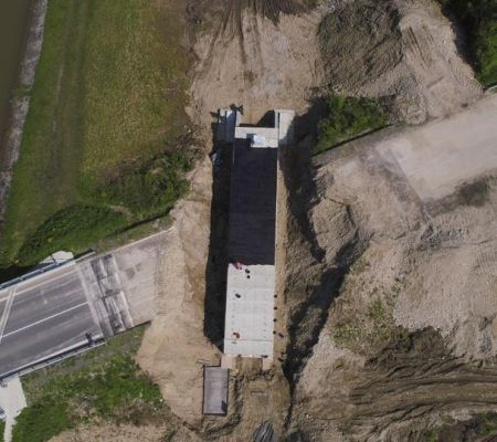 Novovybudovaný cyklistický tunel aj príprava na lávku