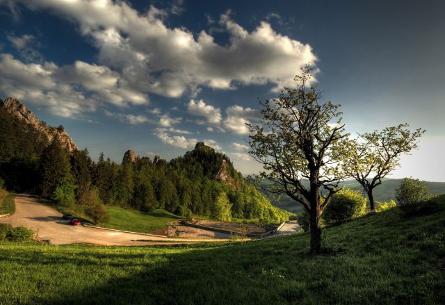 III. Výhľady do okolia  k Vršatským Bradlám